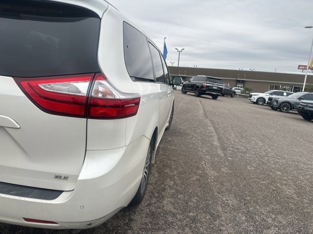 Used 2019 Toyota Sienna L image 3