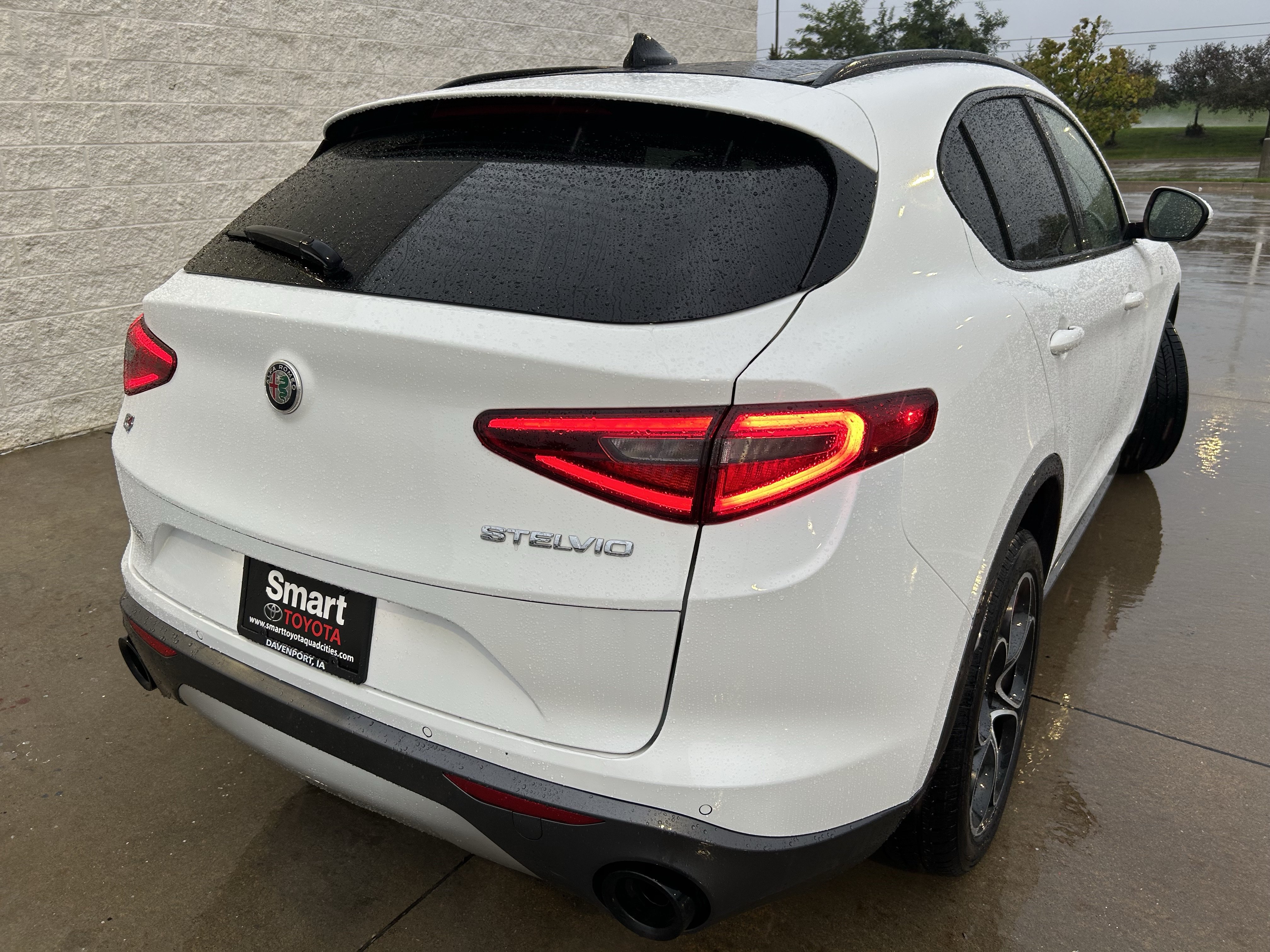 Used 2023 Alfa Romeo Stelvio Ti AWD/4WD image 6