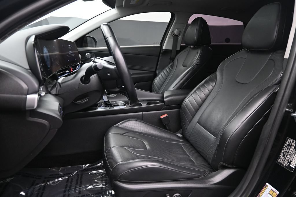 Used 2023 Hyundai Elantra Limited w/ Cargo Package FWD image 11
