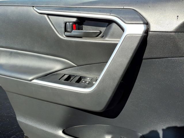 Certified 2022 Toyota RAV4 LE AWD/4WD image 10