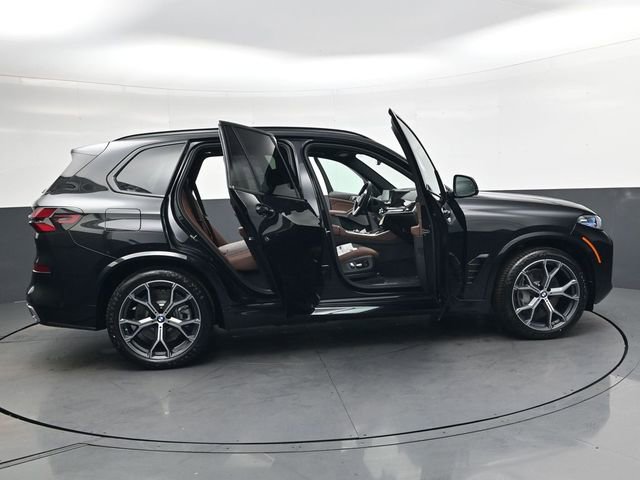 New 2026 BMW X5 xDrive50e w/ M Sport Package AWD/4WD image 34