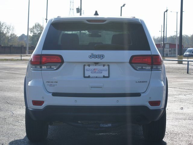 Used 2020 Jeep Grand Cherokee Laredo image 3
