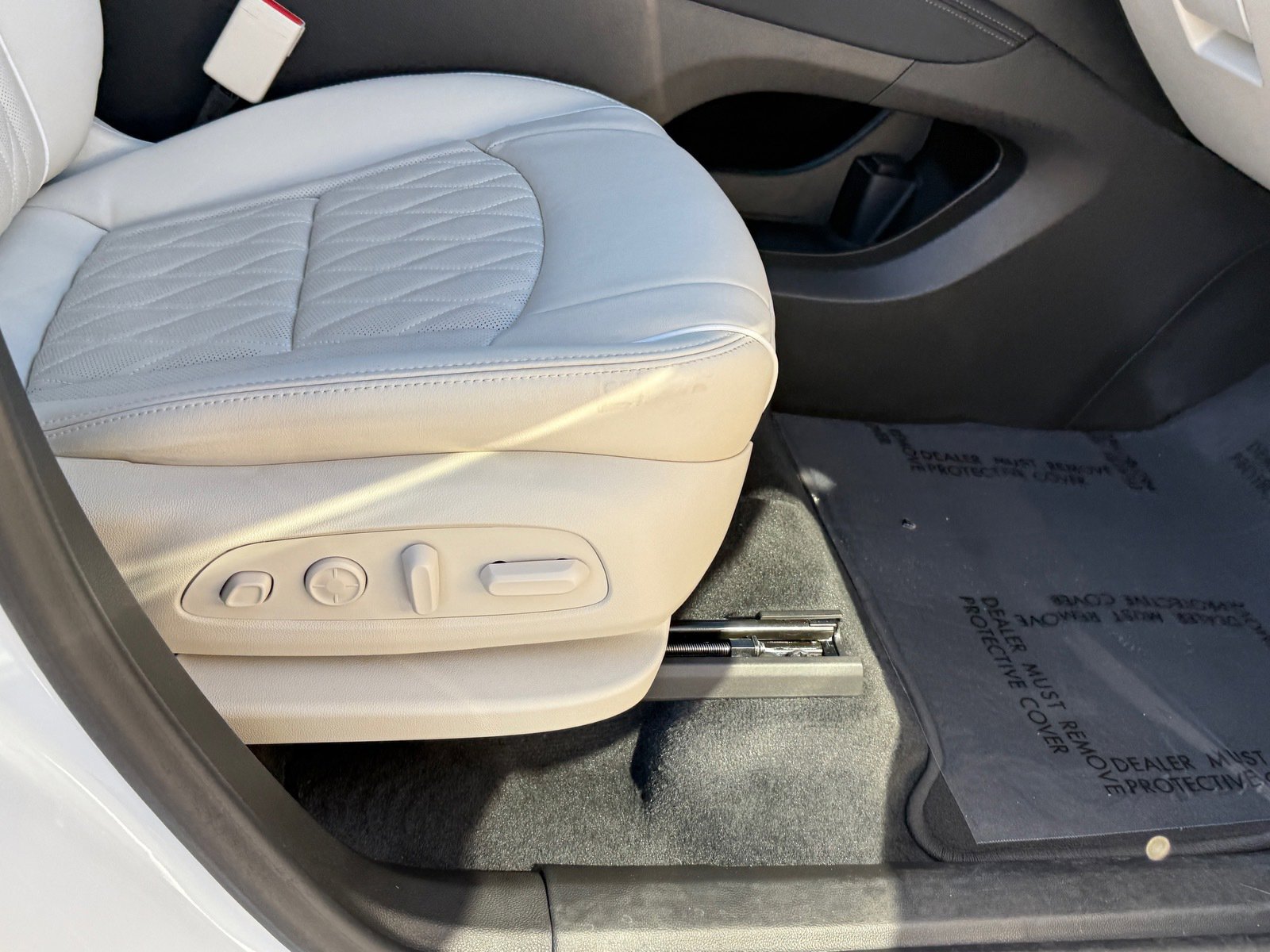 Used 2023 Buick Enclave Avenir w/ Avenir Technology Package image 12