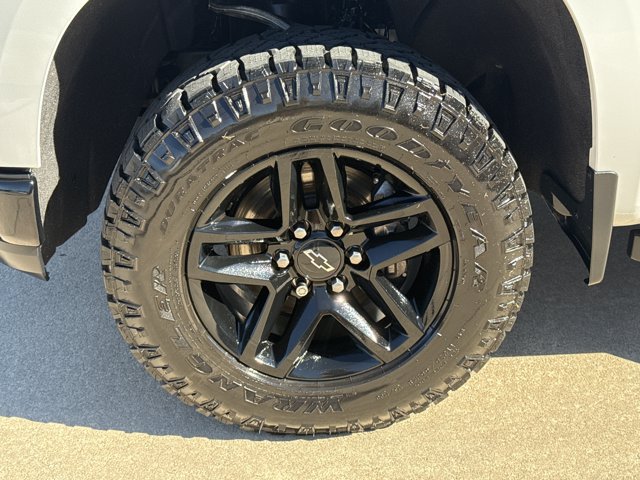 Used 2021 Chevrolet Silverado 1500 Custom Trail Boss w/ LPO, Dark Essentials Package AWD/4WD image 12