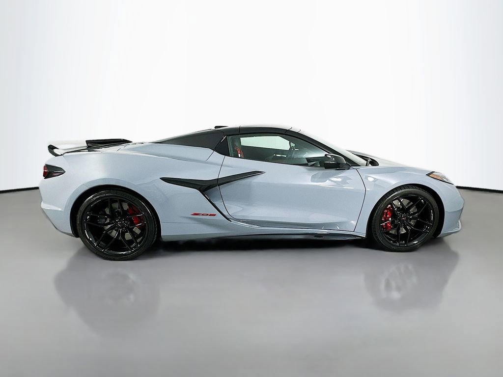 Used 2025 Chevrolet Corvette Z06 RWD image 8