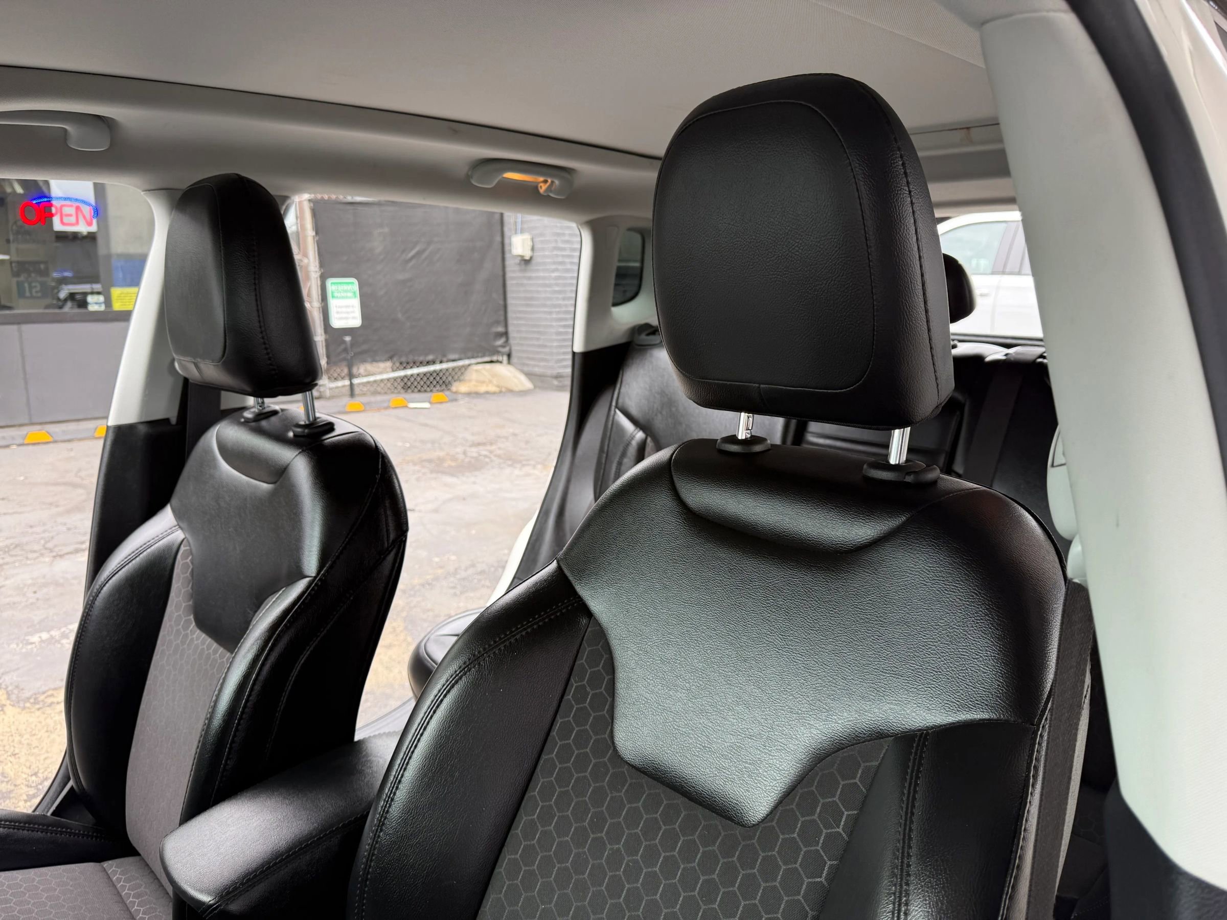 Used 2019 Jeep Compass Latitude image 12