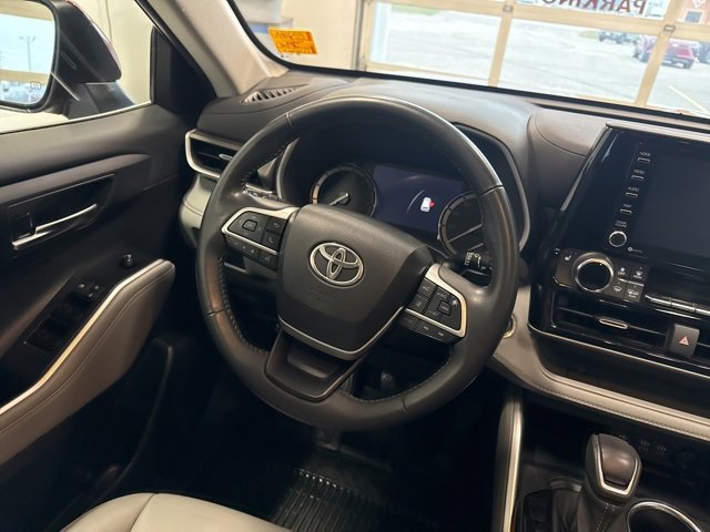 Used 2022 Toyota Highlander XLE image 31