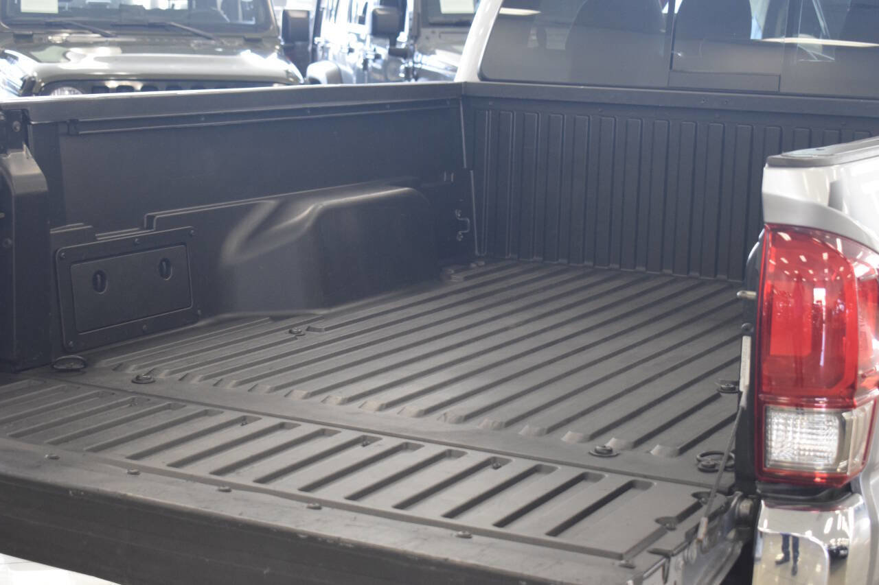 Used 2017 Toyota Tacoma TRD Off-Road image 39