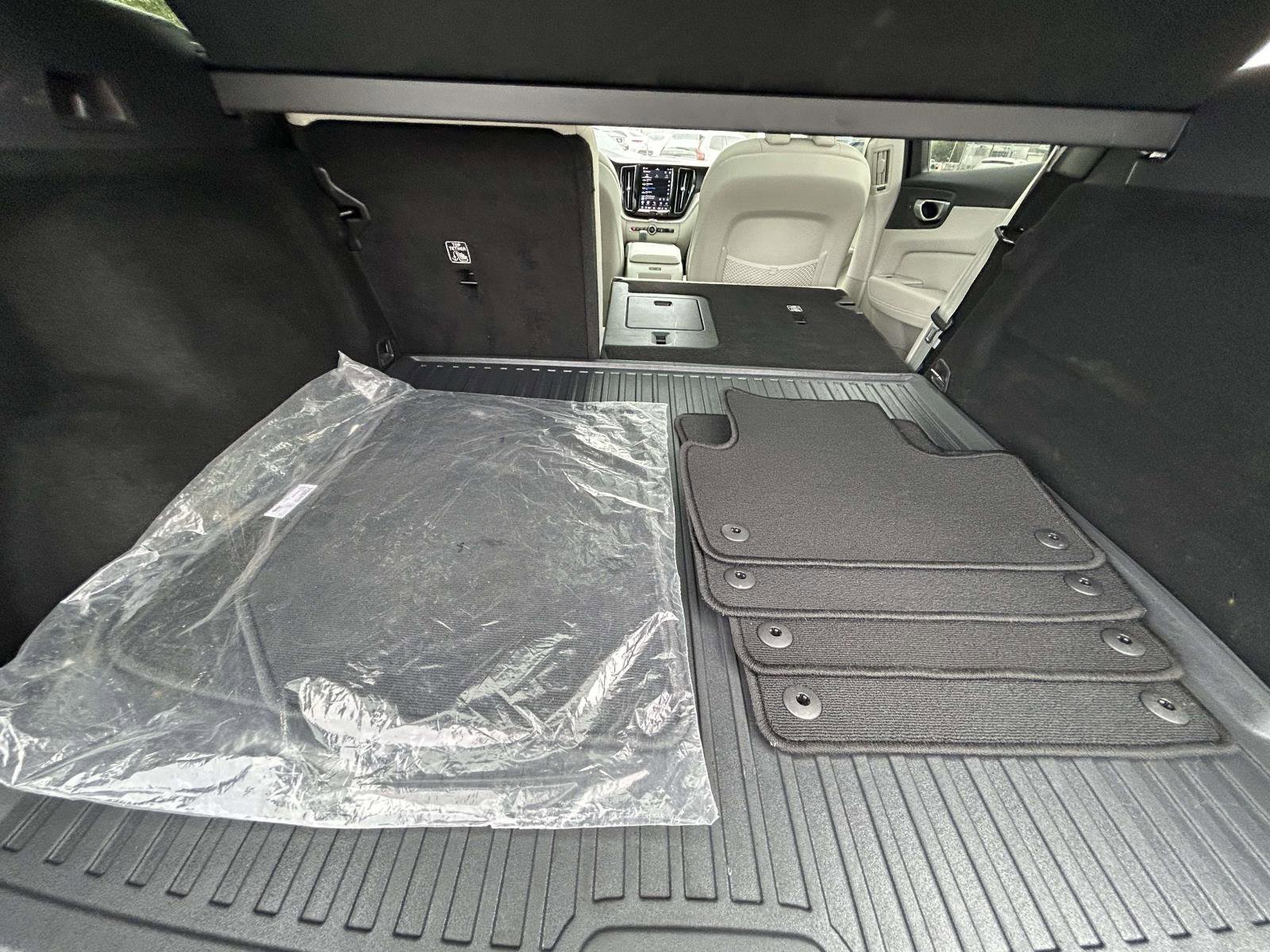 Certified 2024 Volvo XC60 B5 Plus w/ Climate Package image 19