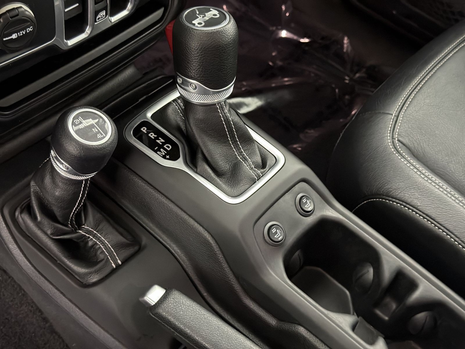 Used 2018 Jeep Wrangler Unlimited Sahara AWD/4WD image 21
