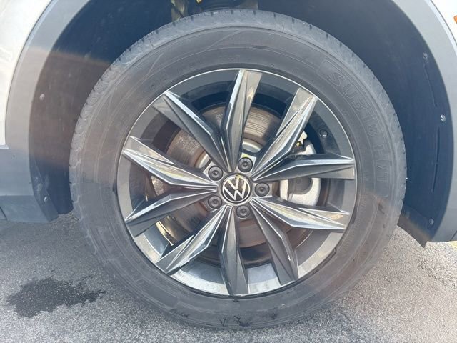 Used 2024 Volkswagen Tiguan SE image 34