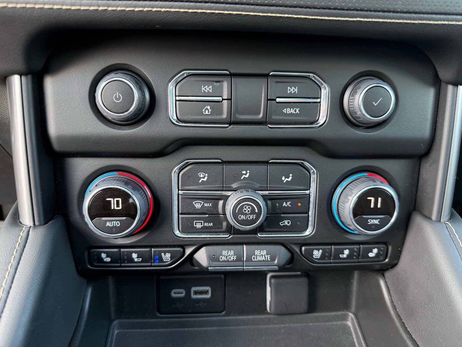 Used 2024 Chevrolet Tahoe Premier w/ Premium Package AWD/4WD image 23
