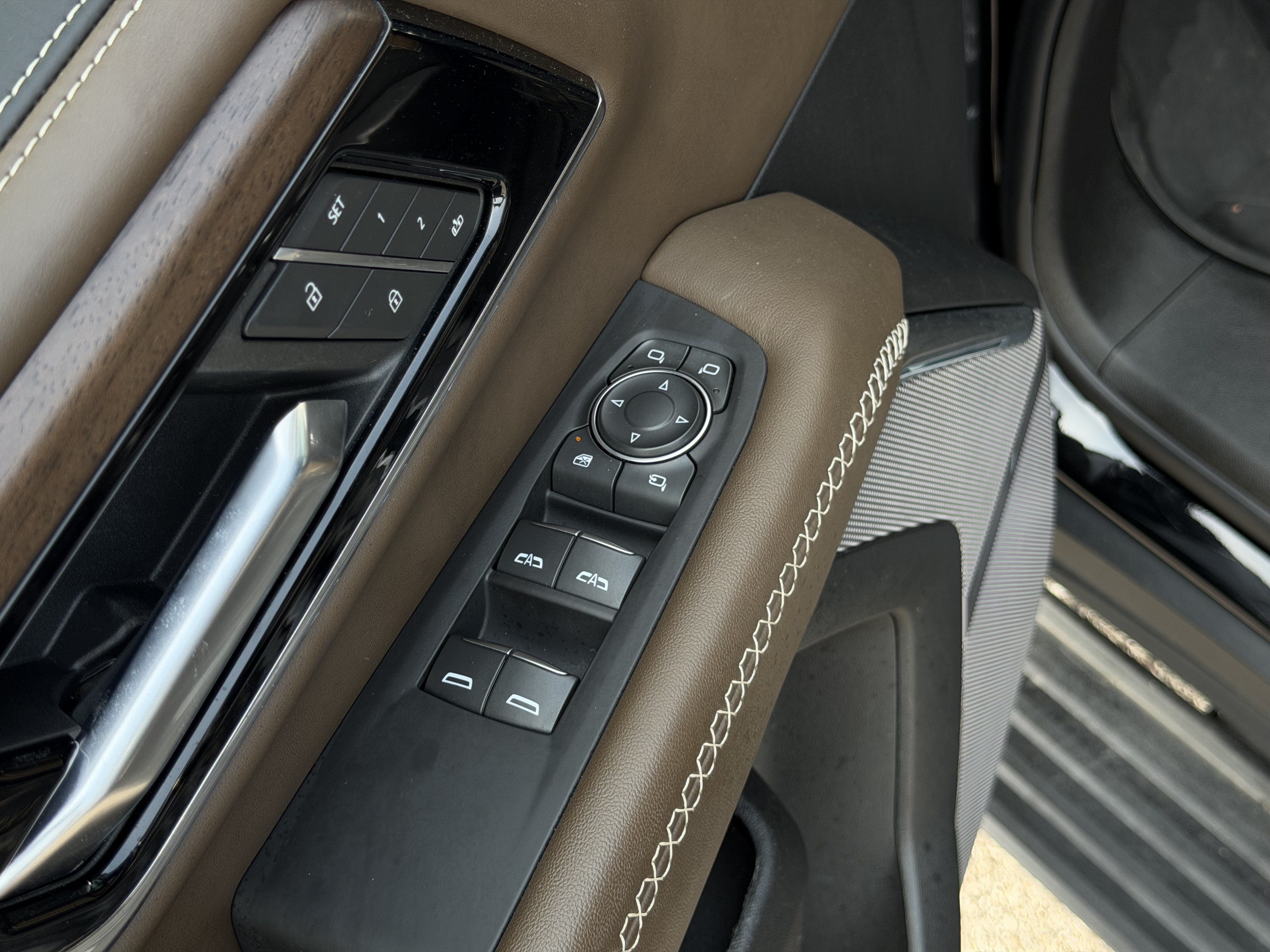 Used 2025 GMC Yukon Denali Ultimate AWD/4WD image 15