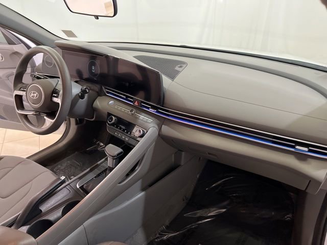 Used 2024 Hyundai Elantra SEL image 16