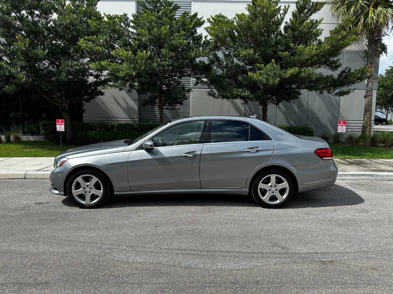 Used 2014 Mercedes-Benz E 350 Sedan image 4