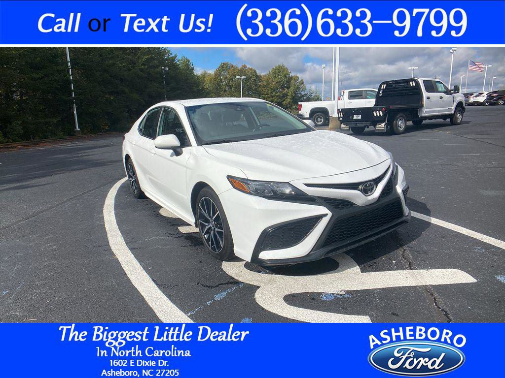 Used 2021 Toyota Camry SE image 1