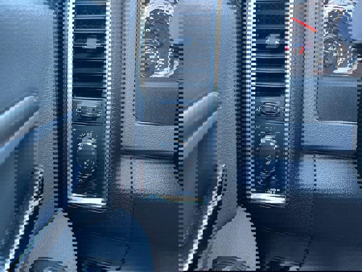 Used 2015 RAM 1500 Big Horn RWD image 21