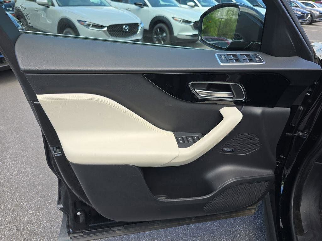 Used 2020 Jaguar F-PACE Prestige image 18