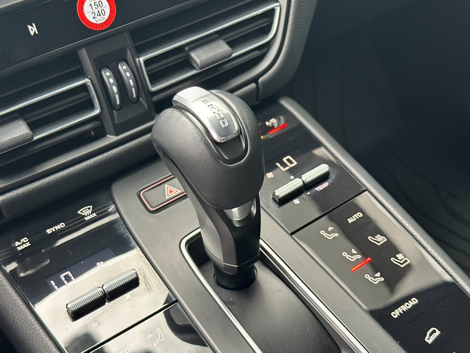 Used 2022 Porsche Macan image 22