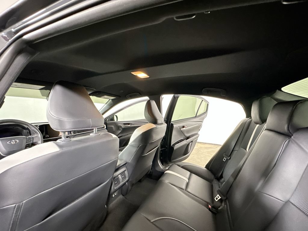 Used 2026 Toyota Camry SE FWD image 11