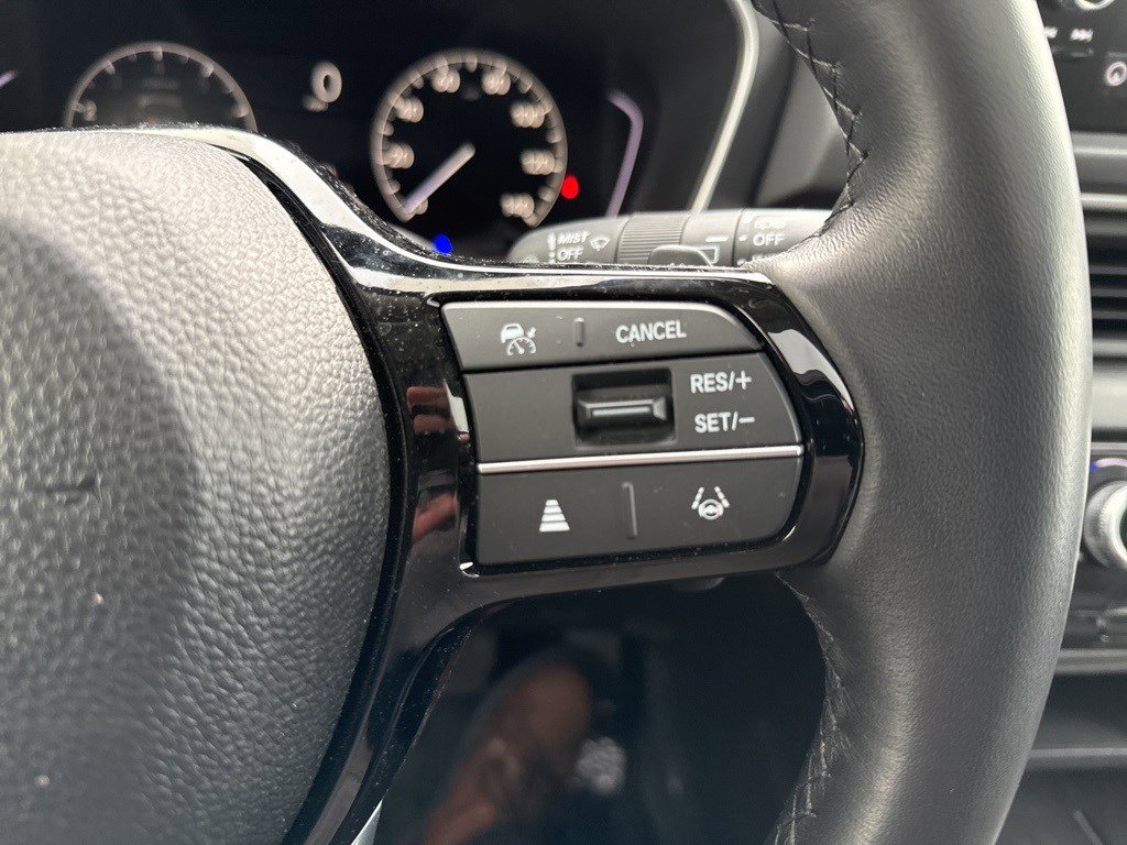 Certified 2025 Honda Pilot Touring image 14