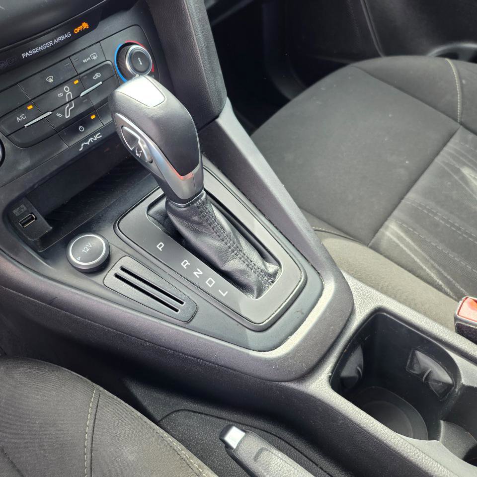 Used 2015 Ford Focus SE FWD image 20