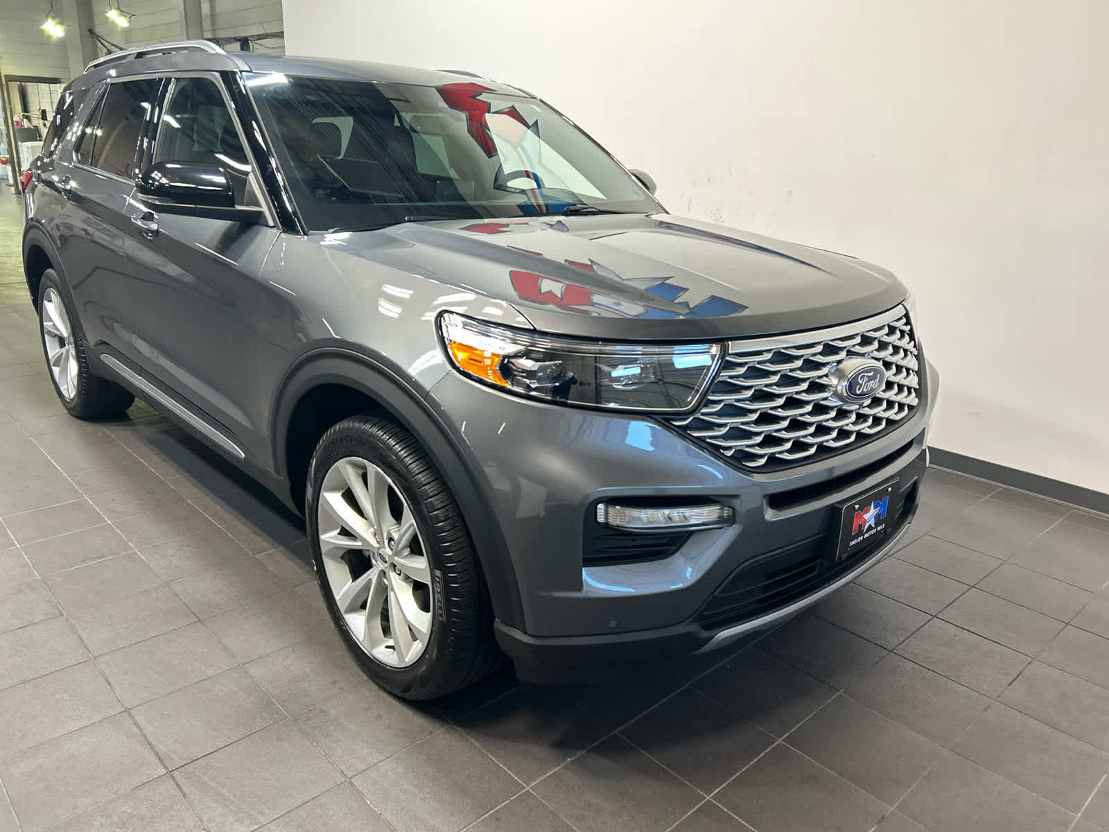 Used 2023 Ford Explorer Platinum w/ Technology Package AWD/4WD image 2