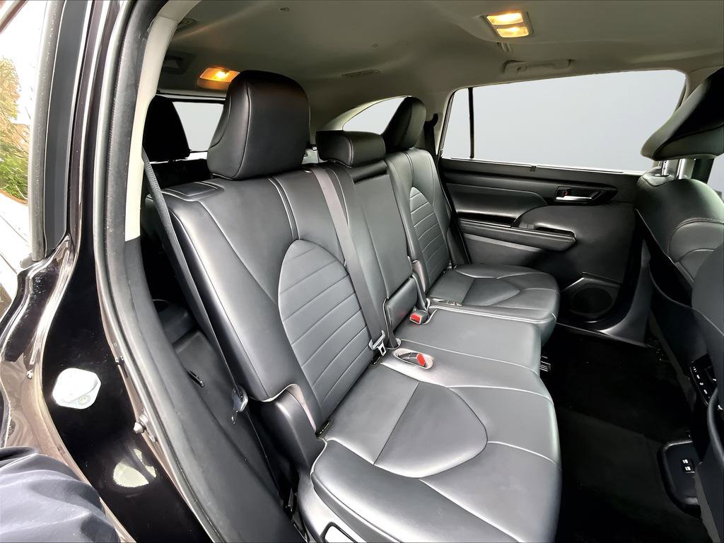Used 2020 Toyota Highlander XLE image 18