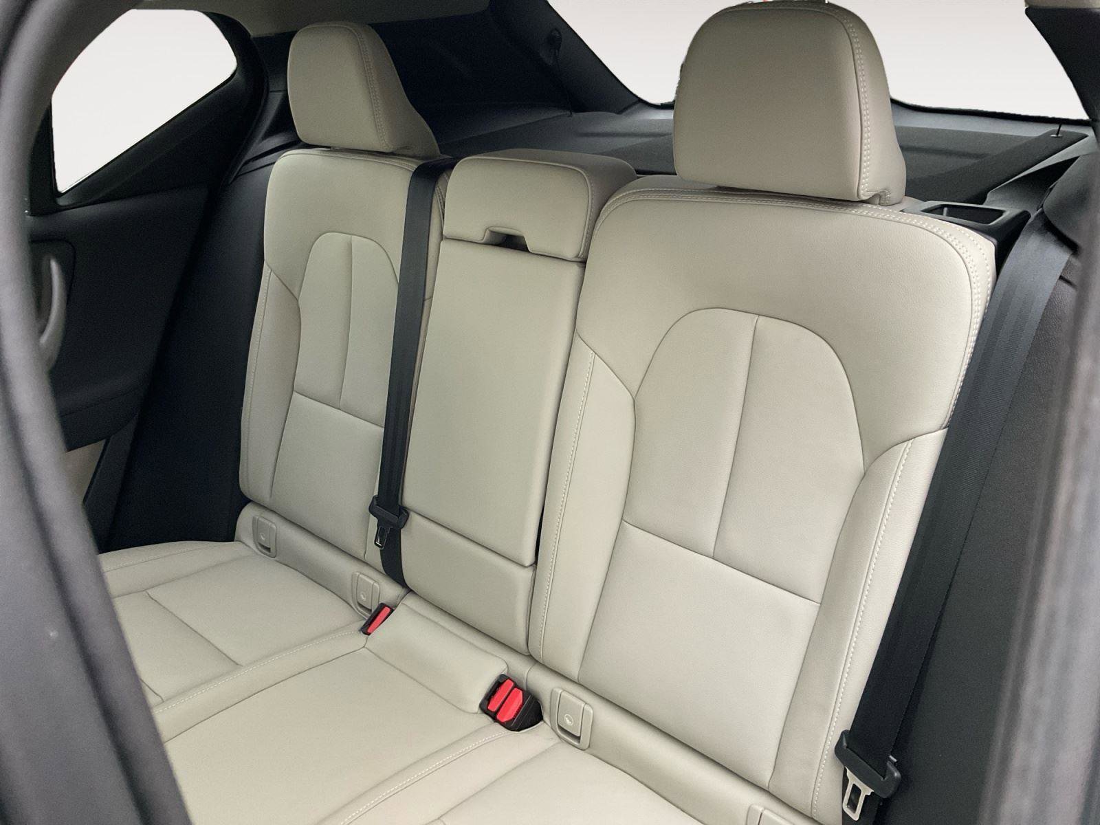 Certified 2025 Volvo XC40 B5 Plus image 13