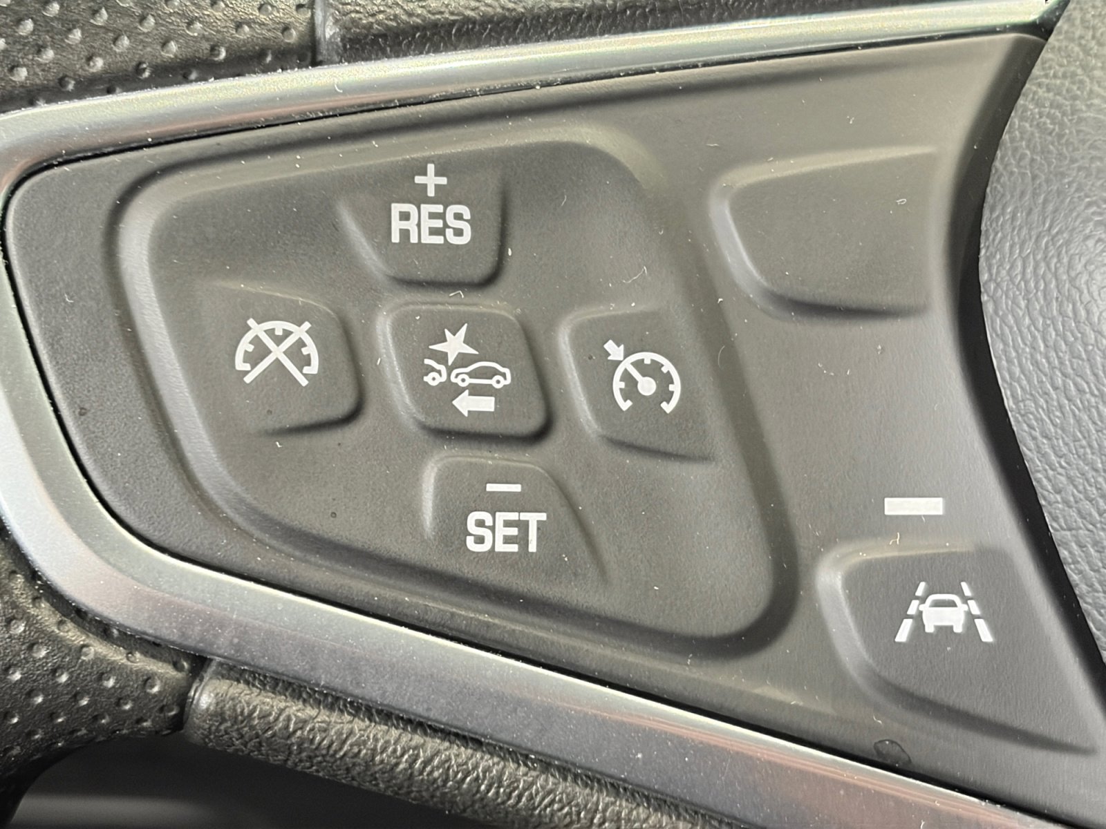 Used 2022 Chevrolet Equinox LS AWD/4WD image 32
