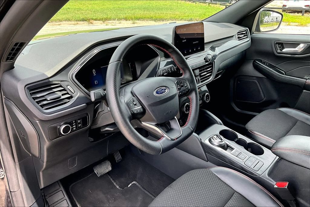Used 2025 Ford Escape ST-Line AWD/4WD image 13