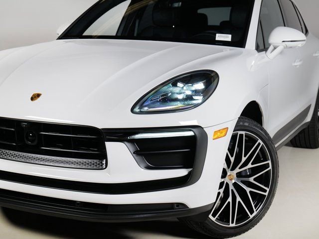 Certified 2026 Porsche Macan AWD/4WD image 31