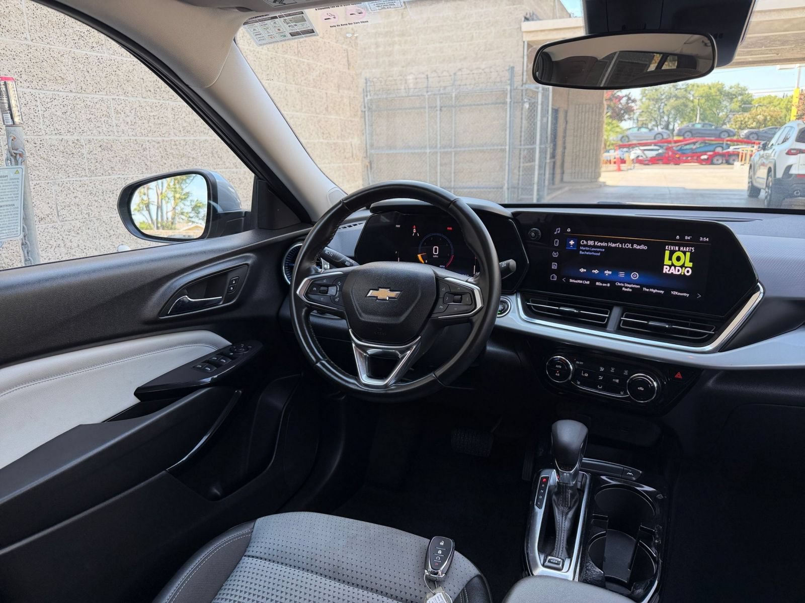 Used 2025 Chevrolet Trax LT w/ LT Convenience Package FWD image 32