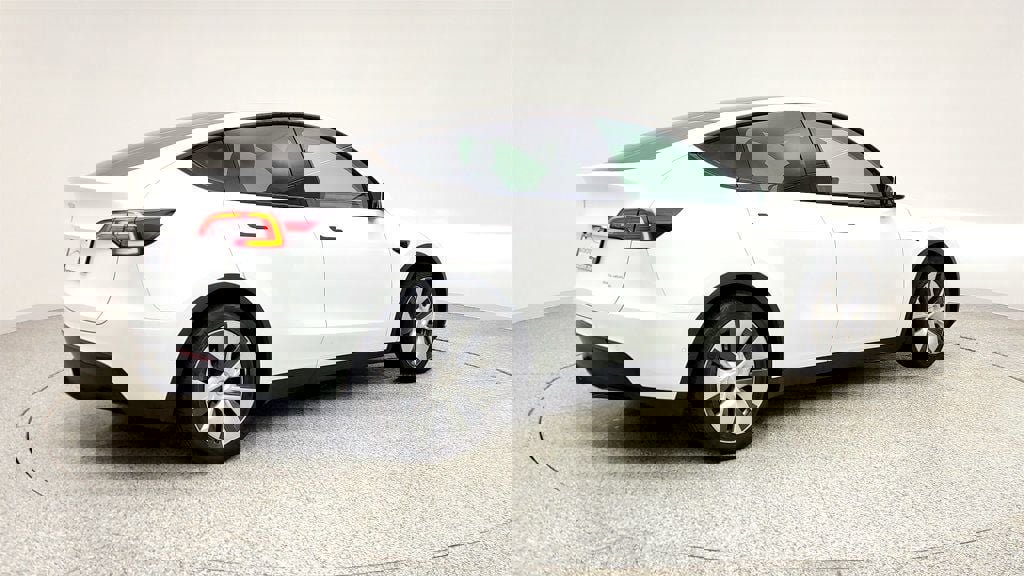 Used 2021 Tesla Model Y Long Range image 5