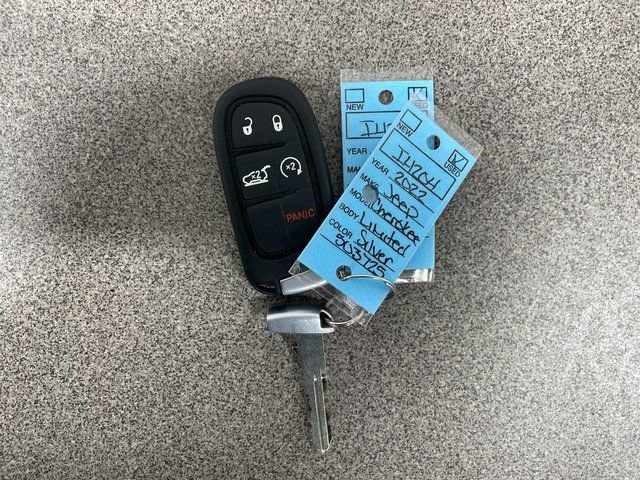 Used 2022 Jeep Cherokee Limited w/ Trailer Tow Group AWD/4WD image 28