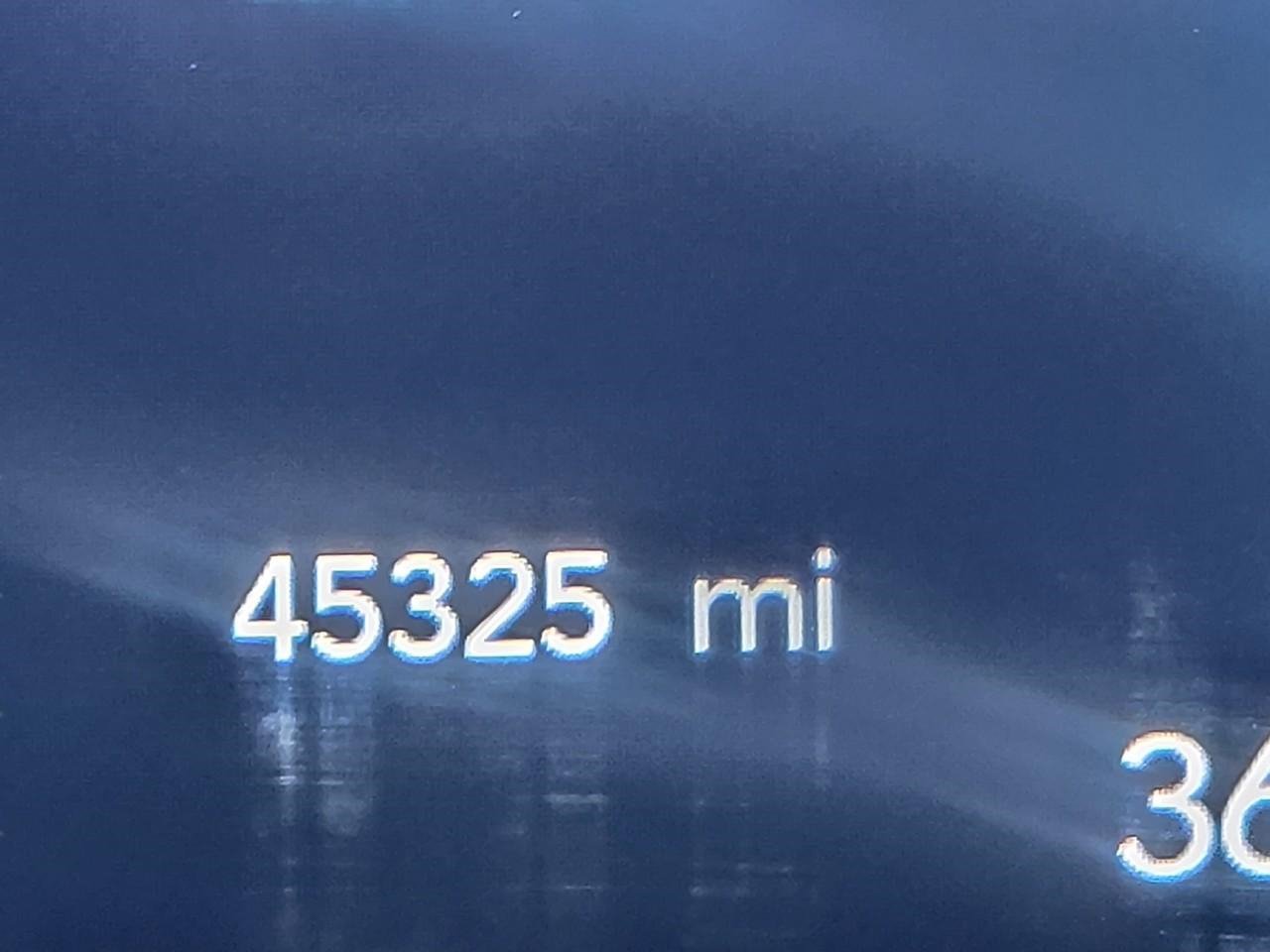 Used 2024 Chrysler Pacifica Touring-L image 2