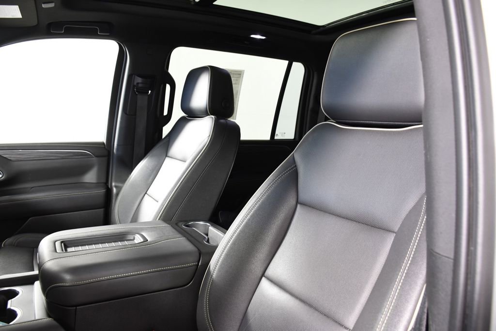 Used 2023 GMC Yukon XL SLT w/ SLT Premium Package image 17
