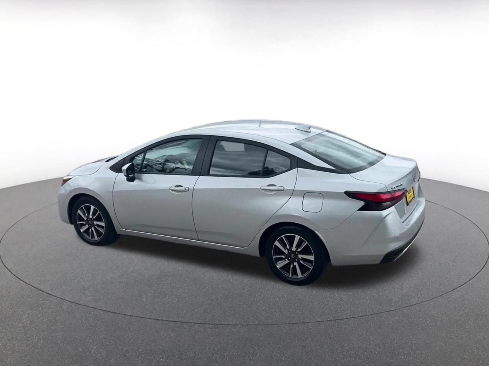 Used 2025 Nissan Versa SV FWD image 10