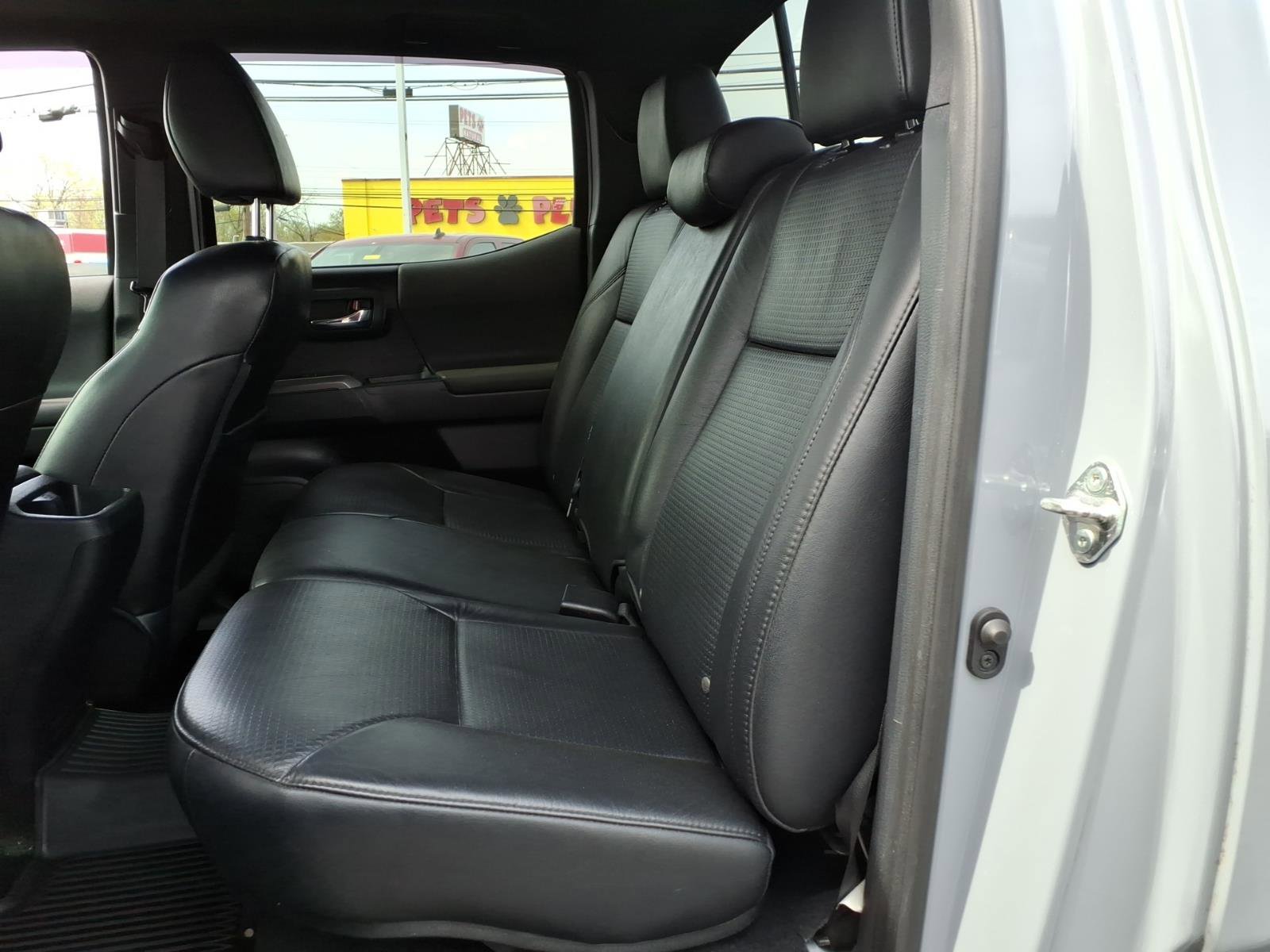 Used 2020 Toyota Tacoma TRD Off-Road w/ TRD Premium Off Road Package AWD/4WD image 24