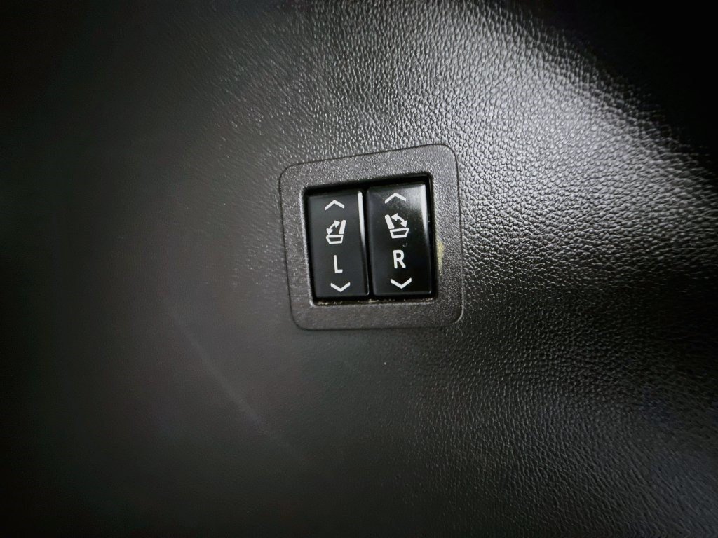 Used 2022 Buick Enclave Premium FWD image 46