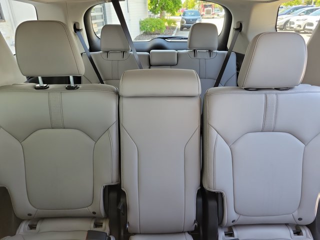 Used 2023 Honda Pilot Touring image 18