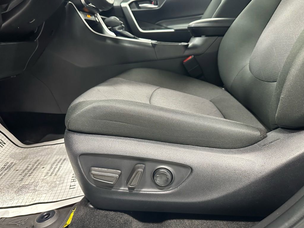 Used 2025 Toyota RAV4 XLE image 11