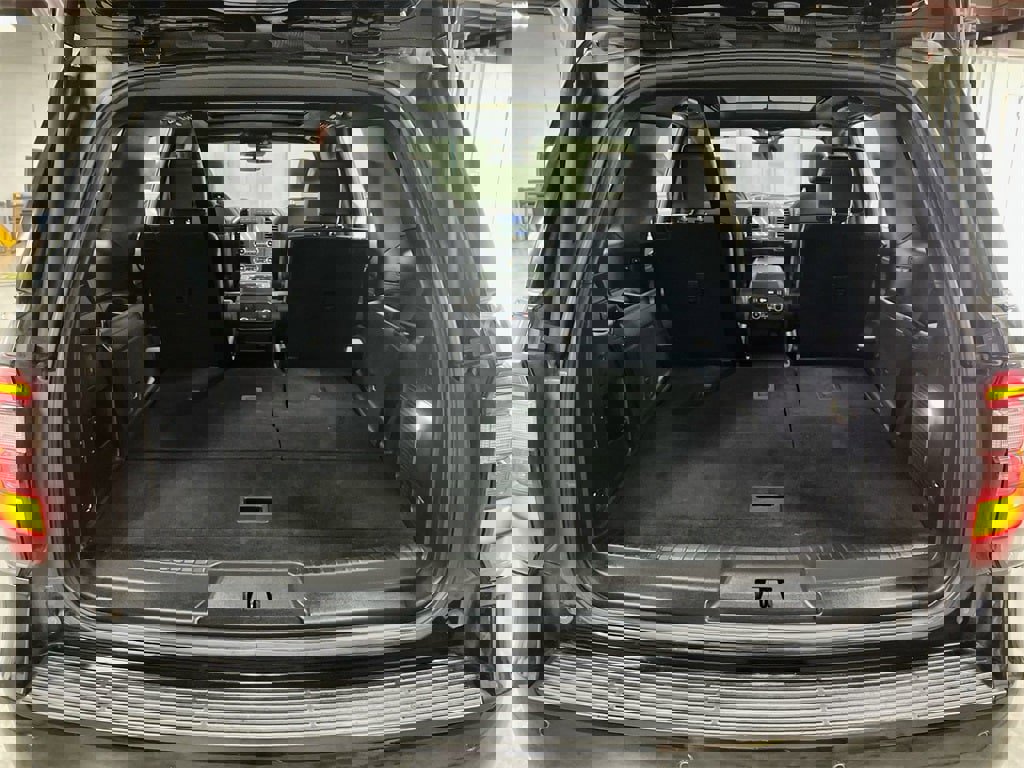 Used 2021 Ford Expedition Limited image 13