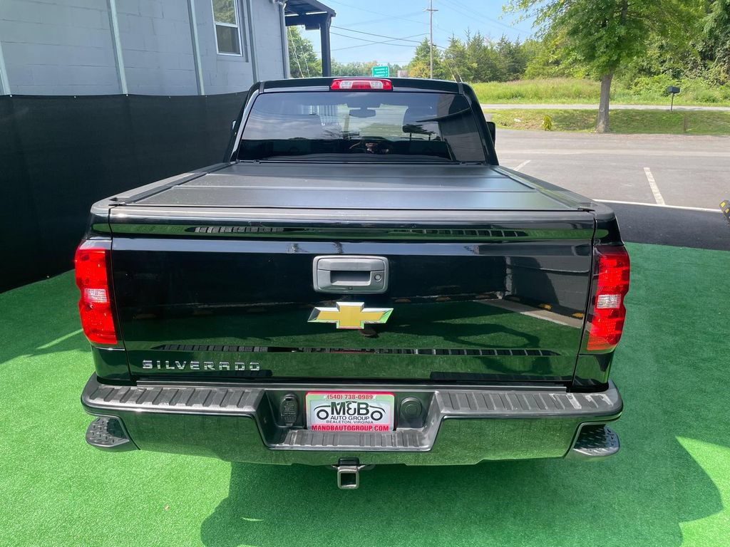Used 2018 Chevrolet Silverado 1500 Custom w/ Custom Value Package AWD/4WD image 4