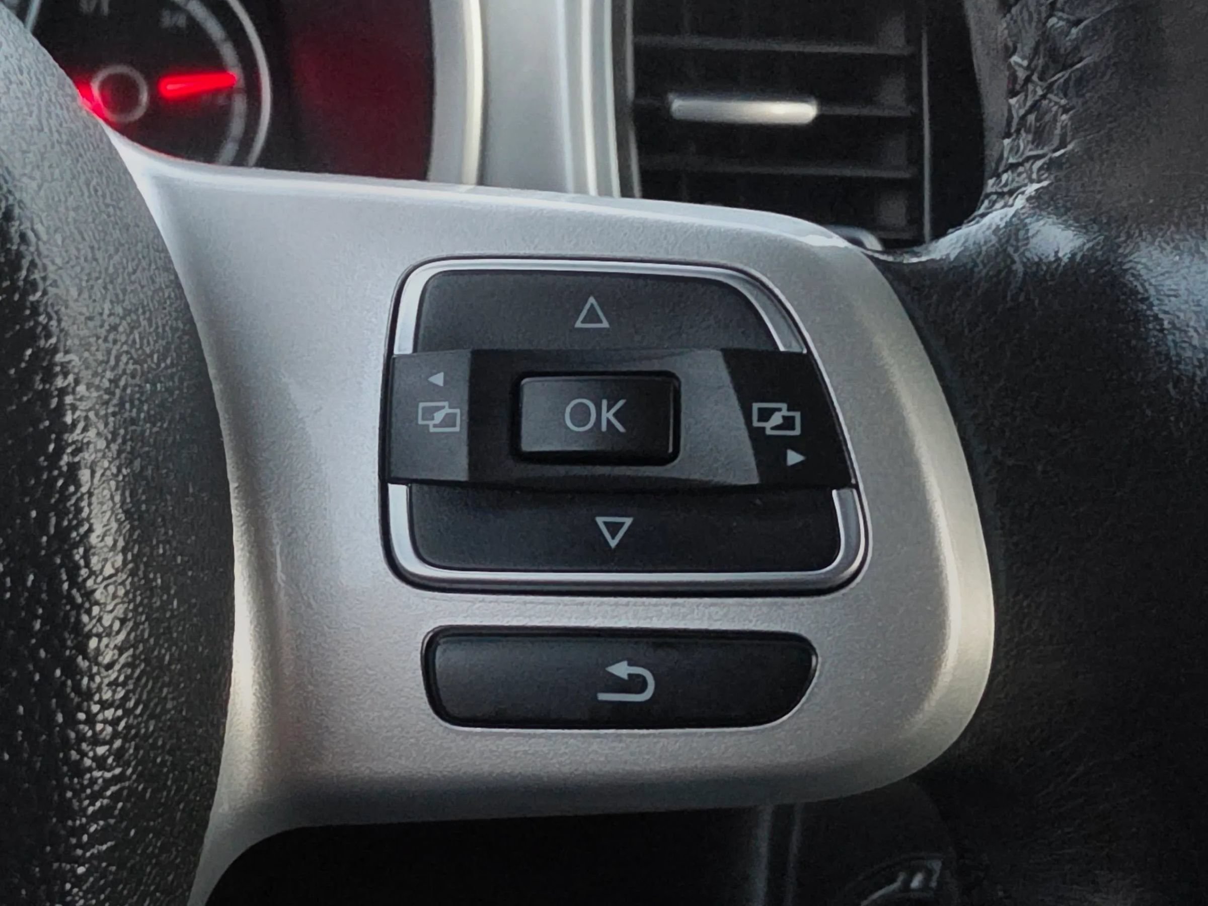 Used 2013 Volkswagen Beetle TDI FWD image 24