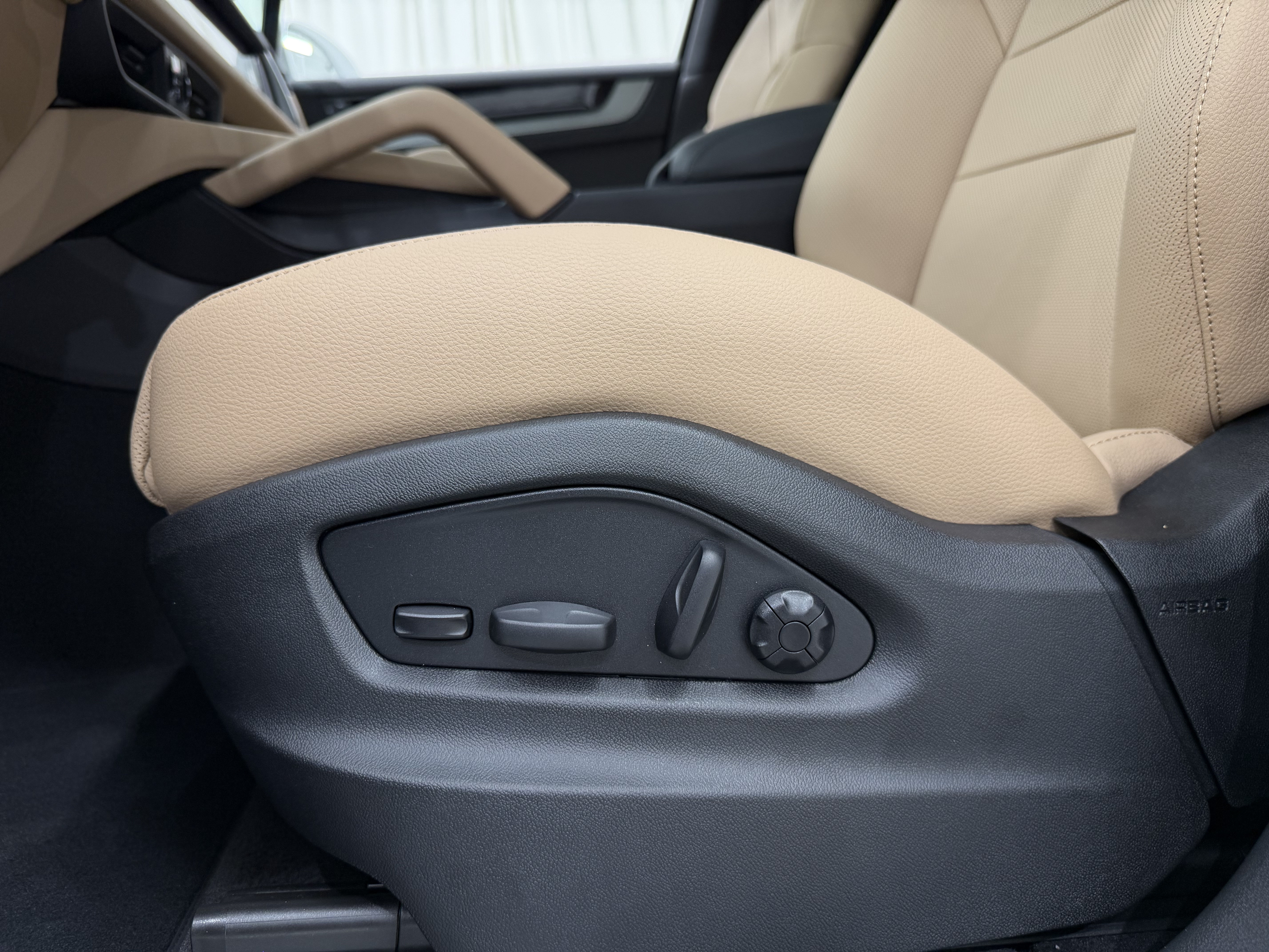 New 2026 Porsche Cayenne AWD/4WD image 32