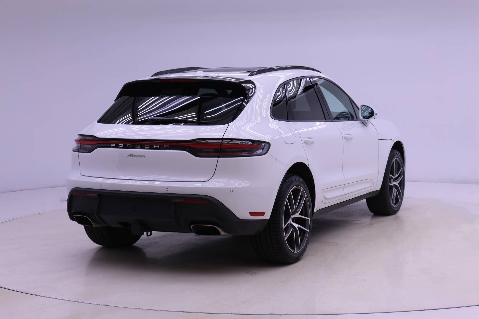 Used 2025 Porsche Macan AWD/4WD image 6