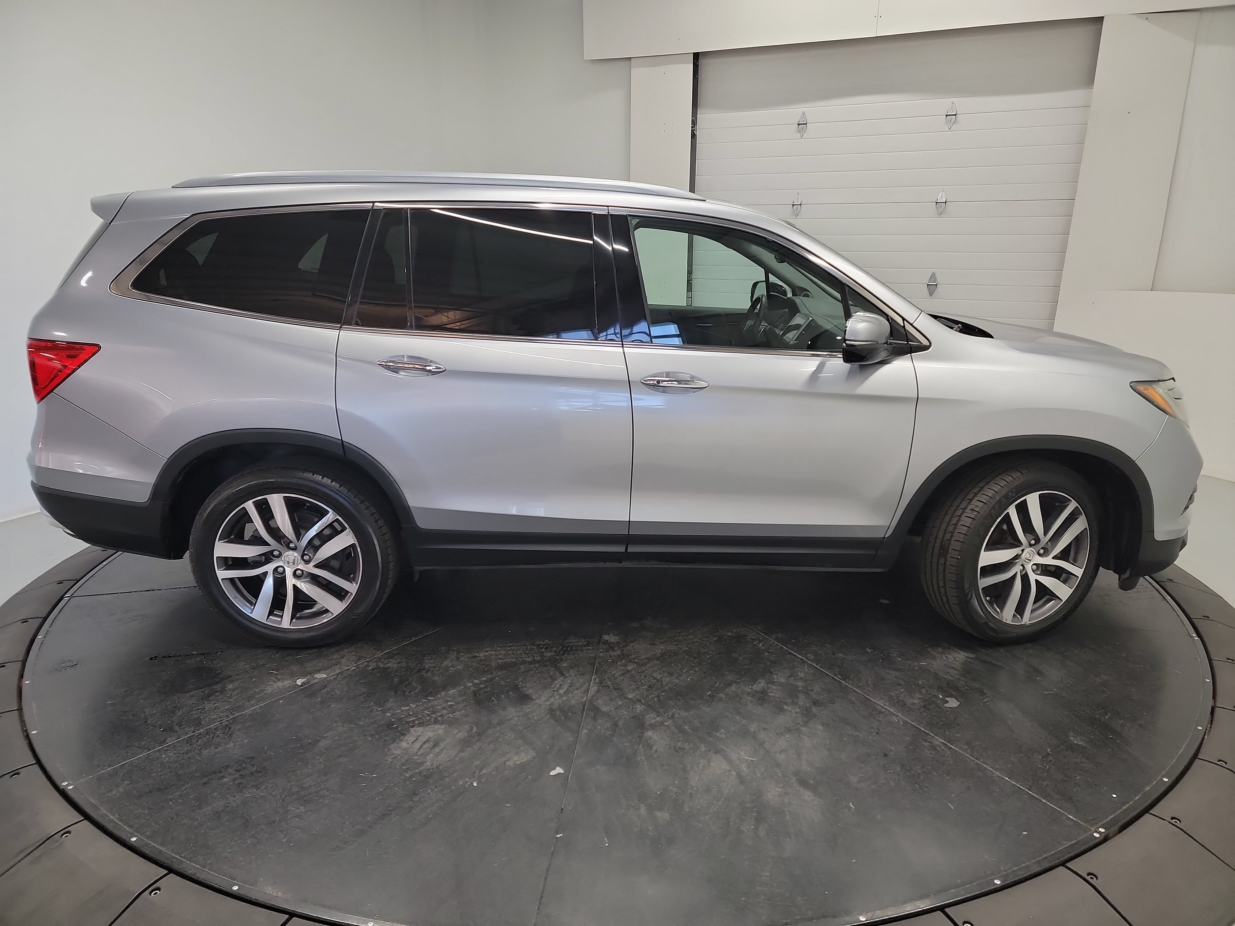 Used 2016 Honda Pilot Elite image 11