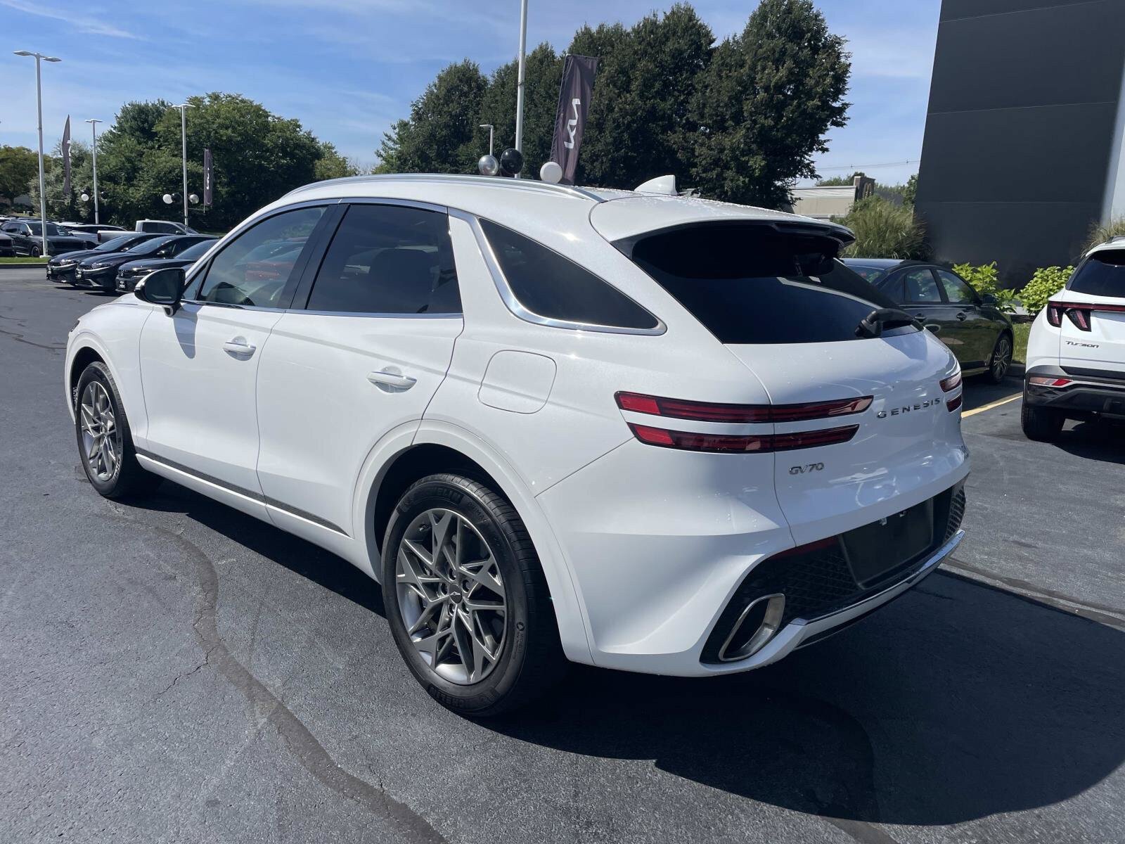 Used 2024 Genesis GV70 2.5T AWD/4WD image 3