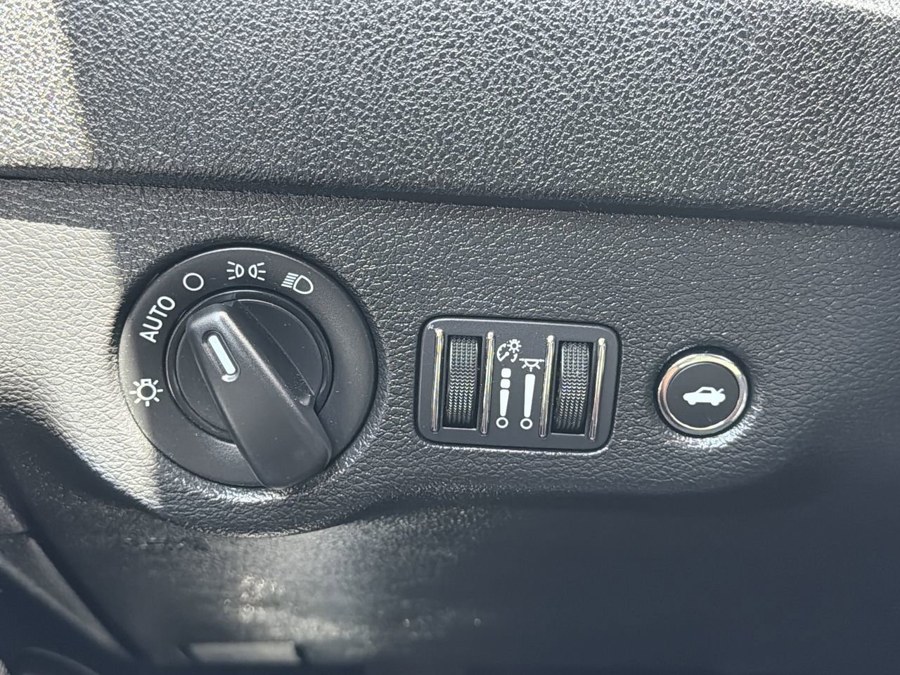 Used 2020 Dodge Charger SXT RWD image 24
